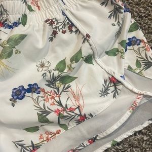 46 NWOT Athleta Shorts